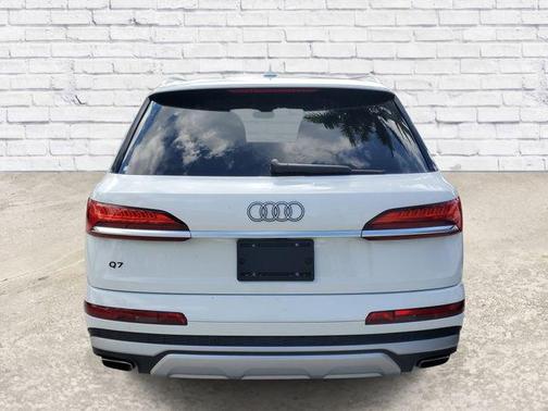 Glacier White Metallic 2025 Audi Q7 55 Premium Plus