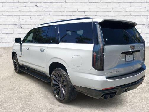 Vibrant White Tricoat 2026 Cadillac Escalade ESV V-Series