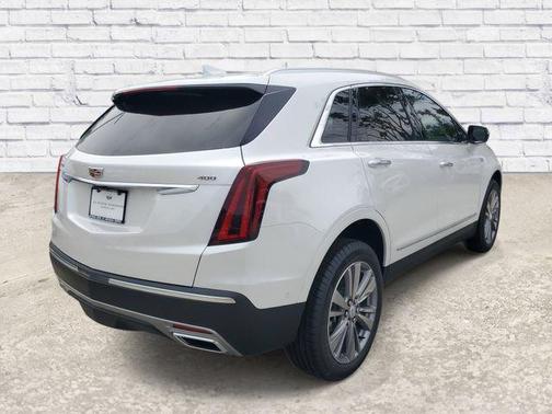 Crystal White Tricoat 2026 Cadillac XT5 Premium Luxury