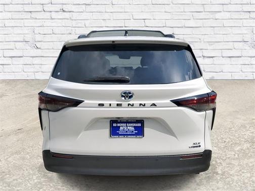 2024 Toyota Sienna XLE 8 Passenger