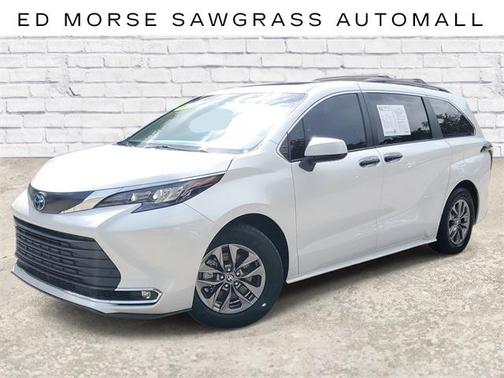 2024 Toyota Sienna XLE 8 Passenger