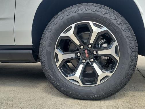 Summit White 2026 GMC Yukon XL AT4