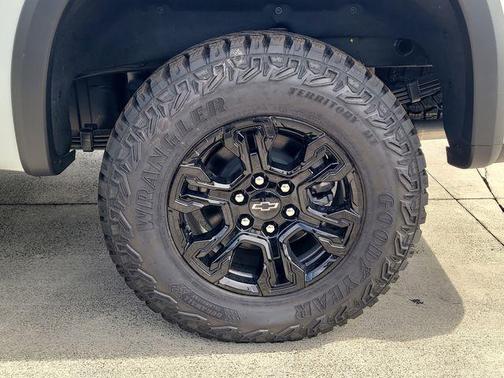 Summit White 2026 Chevrolet Silverado 1500 ZR2