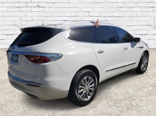 2024 Buick Enclave Essence FWD