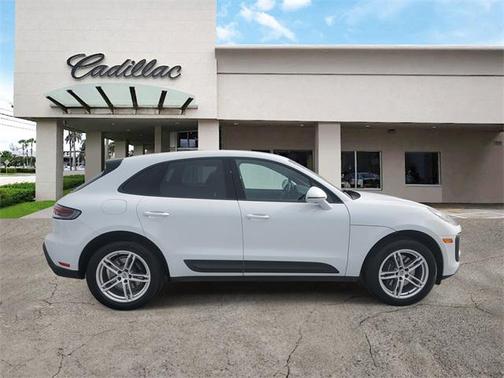 2022 Porsche Macan Base