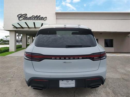 2022 Porsche Macan Base