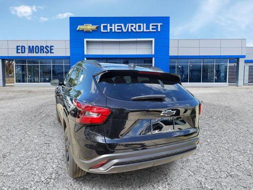 Mosaic Black Metallic 2026 Chevrolet Trax LT