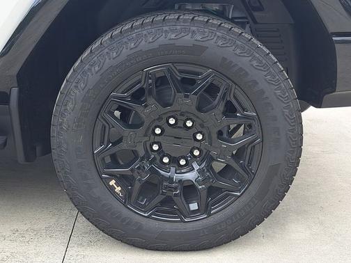 Interstellar White 2026 GMC HUMMER EV Pickup 2X