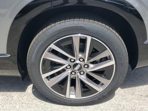 Argent Silver Metallic 2026 Cadillac VISTIQ Sport