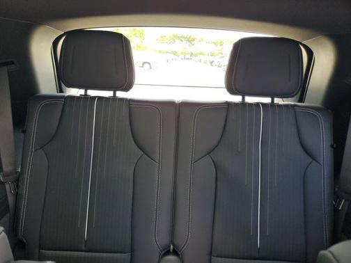 Argent Silver Metallic 2026 Cadillac VISTIQ Sport