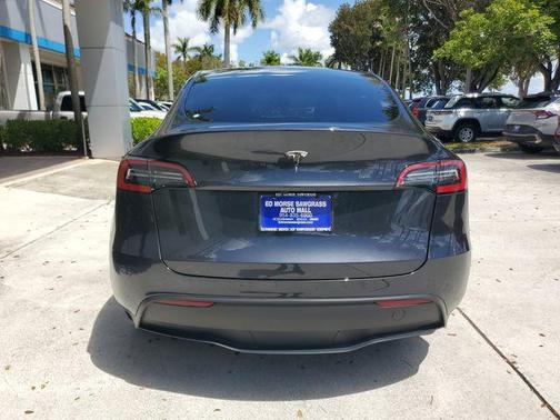 2024 Tesla Model Y Long Range Single Motor Rear-Wheel Drive