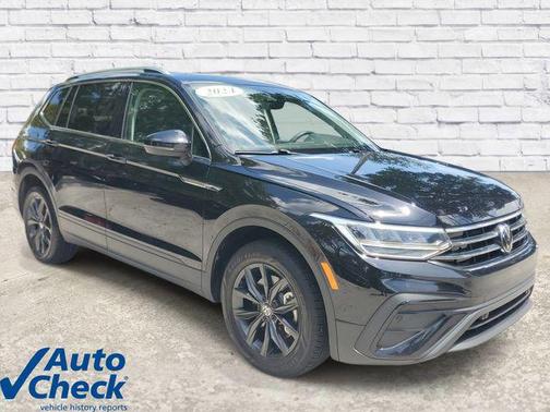 Deep Black 2024 Volkswagen Tiguan 2.0T SE
