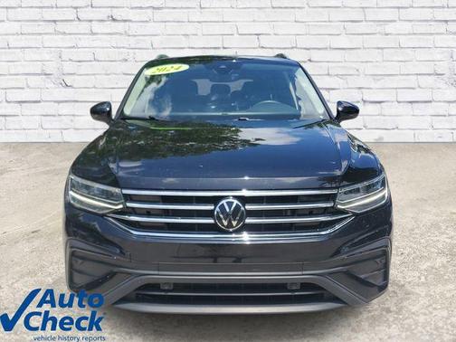 Deep Black 2024 Volkswagen Tiguan 2.0T SE
