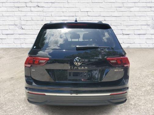 Deep Black 2024 Volkswagen Tiguan 2.0T SE
