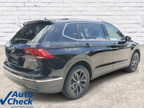 Deep Black 2024 Volkswagen Tiguan 2.0T SE