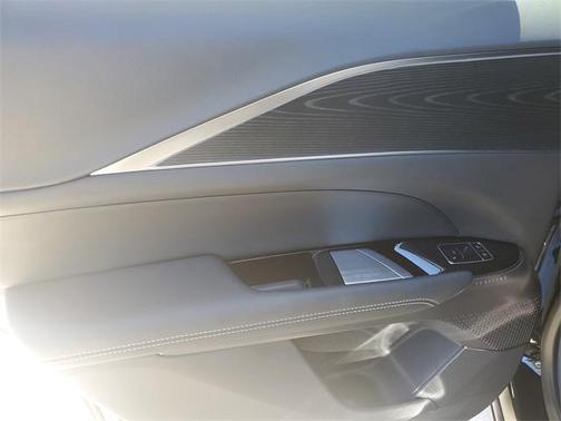 2025 Cadillac LYRIQ Sport