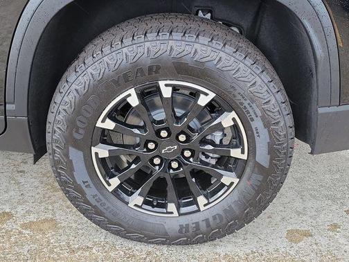 Mosaic Black Metallic 2026 Chevrolet Traverse AWD Z71