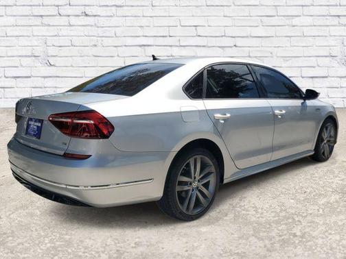 2018 Volkswagen Passat 2.0T R-Line