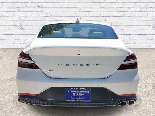 Uyuni White 2023 Genesis G70 2.0T RWD