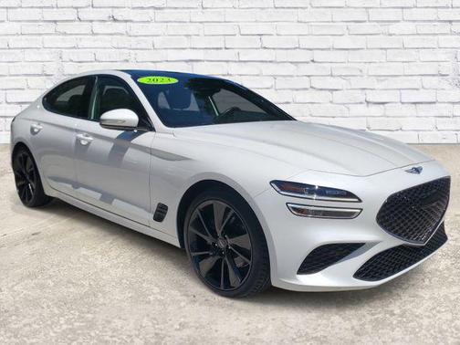 Uyuni White 2023 Genesis G70 2.0T RWD