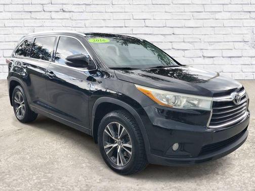 Midnight Black Metallic 2016 Toyota Highlander XLE