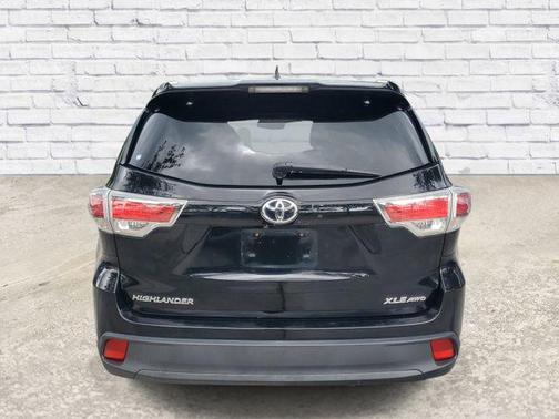 Midnight Black Metallic 2016 Toyota Highlander XLE