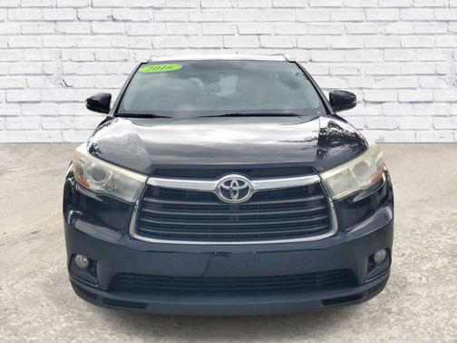 Midnight Black Metallic 2016 Toyota Highlander XLE