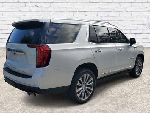 White Frost Tricoat 2022 GMC Yukon Denali