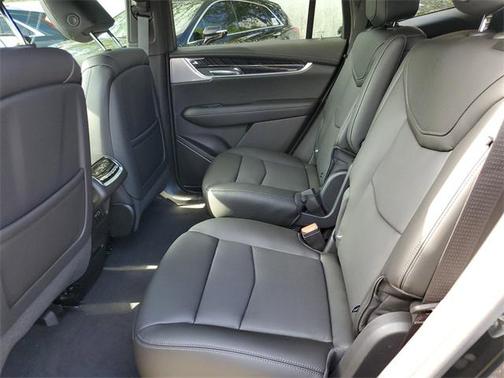 2025 Cadillac XT6 Premium Luxury FWD