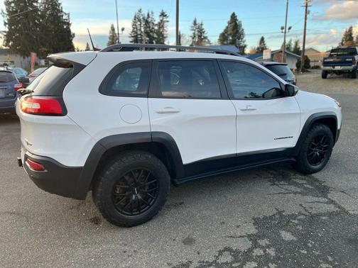 2016 Jeep Cherokee Sport