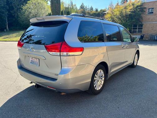 2011 Toyota Sienna XLE