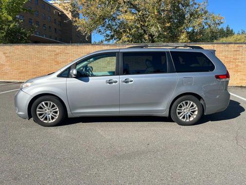 2011 Toyota Sienna XLE