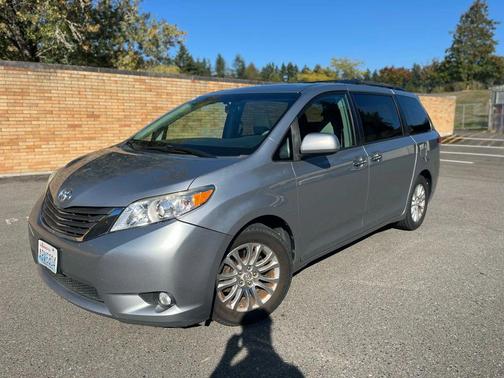 2011 Toyota Sienna XLE