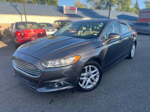 Gray 2016 Ford Fusion SE