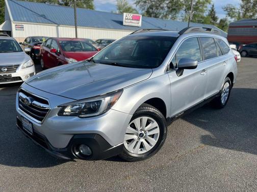 Ice Silver Metallic 2018 Subaru Outback 2.5i Premium