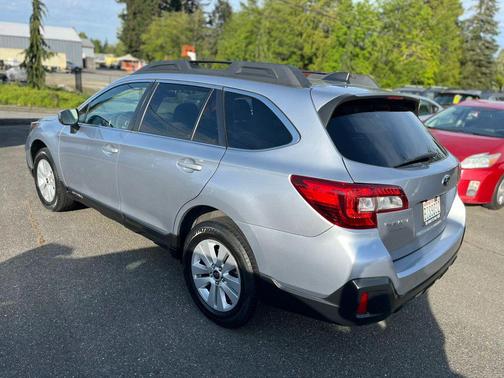 Ice Silver Metallic 2018 Subaru Outback 2.5i Premium