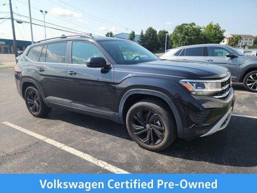 Deep Black Pearl 2023 Volkswagen Atlas 2.0T SE w/Technology 4MOTION