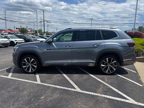 Platinum Gray Metallic 2025 Volkswagen Atlas 2.0T SEL Premium R-Line 4MOTION