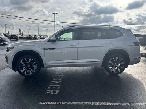 White 2026 Volkswagen Atlas 2.0T SEL Premium R-Line 4MOTION