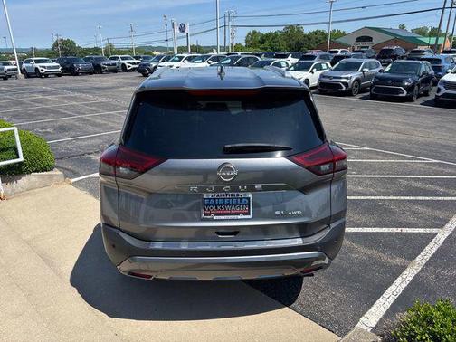 Gun Metallic 2023 Nissan Rogue SL