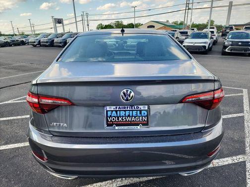 Platinum Gray Metallic 2019 Volkswagen Jetta 1.4T R-Line