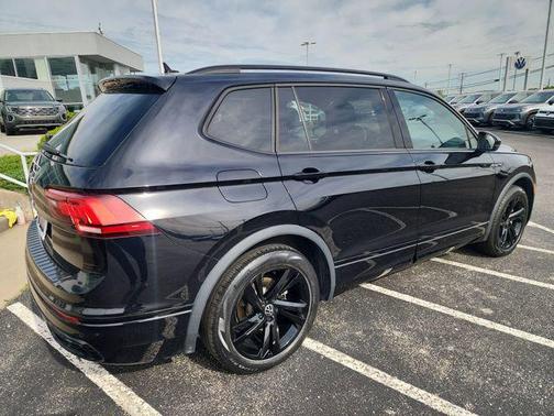 Deep Black 2023 Volkswagen Tiguan 2.0T SE R-Line Black