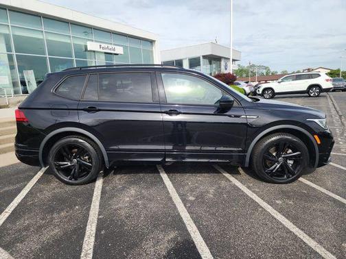 Deep Black 2023 Volkswagen Tiguan 2.0T SE R-Line Black