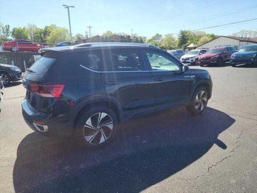 Deep Black 2024 Volkswagen Taos 1.5T SE