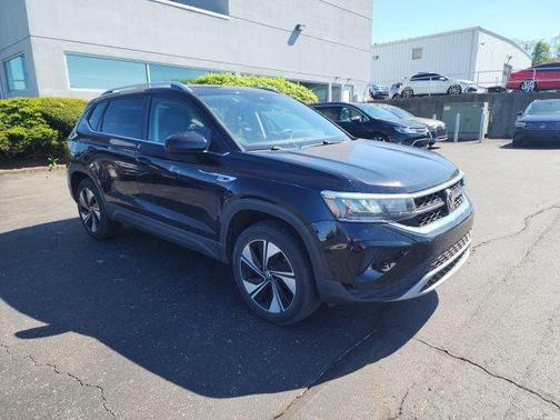 Deep Black 2024 Volkswagen Taos 1.5T SE