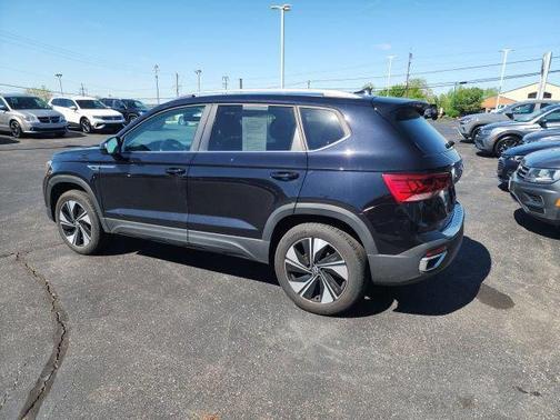 Deep Black 2024 Volkswagen Taos 1.5T SE