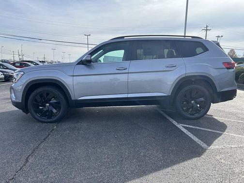 Silver Metallic 2026 Volkswagen Atlas 2.0T SE w/Technology 4MOTION