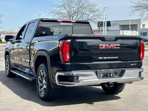 Onyx Black 2022 GMC Sierra 1500 SLT