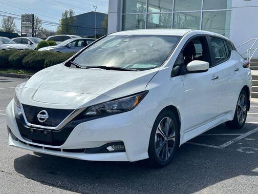 Pearl White 2022 Nissan Leaf SV 40 kWh
