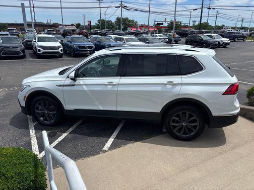 Opal White 2023 Volkswagen Tiguan 2.0T SE
